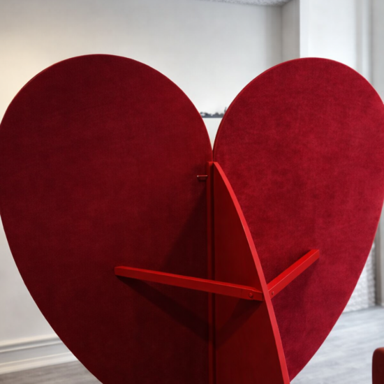 Paravent en forme de c&oelig;ur rouge